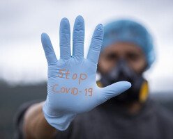 После наращивания усилий по вакцинации от COVID-19 в Канаде видна положительная динамика