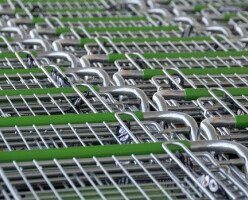В Канаде люди в панике сметают все с полок магазинов из-за коронавируса