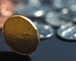 Власти Британской Колумбии объявили об увеличении минимальной зарплаты на 50 центов