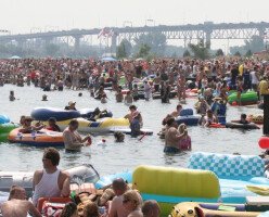 1,500 американцев случайно приплыли в Канаду (ВИДЕО)