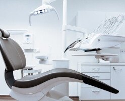 Дантисты и мануальные терапевты первыми начнут работать после карантина