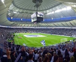 Болельщики Vancouver Whitecaps покинули стадион в знак поддержки девушки-тренера