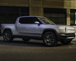Электро-пикапы Rivian поступили в продажу в Канаде