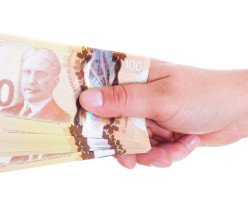 В Ванкувере запретили наличные платежи свыше 10 тыс. долларов