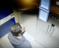 ВИДЕО: Мужчина плюет на кнопки лифта в многоквартирном доме Ванкувера