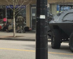 В Канаде в ответ на сообщение о мужчине с пистолетом приехал бронетранспортер
