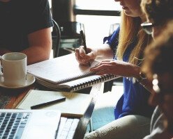 Работники предприятий малого бизнеса Канады отказываются возвращаться на работу