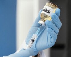 Могут ли канадцы поставить себе прививку от COVID-19 за границей?