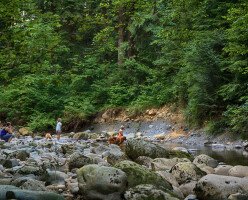 Прибрежная полоса парка Канака (Kanaka Creek Riverfront)