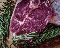 Канаде и США из-за пандемии COVID-19 угрожает нехватка мяса