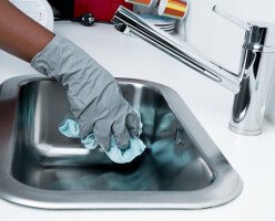 В Канаде работодатель нанял на работу человека с синдромом Дауна и помогает ему прогрессировать
