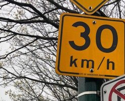 В Британской Колумбии хотят установить ограничение скорости в 30 км/ч на жилых переулках всей провинции