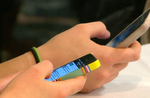 В канадской провинции хотят запретить использование мобильных телефонов в учебных аудиториях