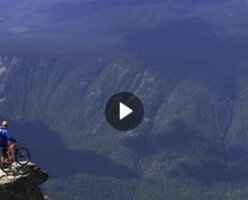 На велосипеде по красивым местам Британской Колумбии (ВИДЕО)