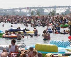 1,500 американцев случайно приплыли в Канаду (ВИДЕО)