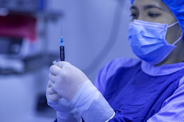 В Канаде людям начали ставить просроченные дозы вакцины AstraZeneca