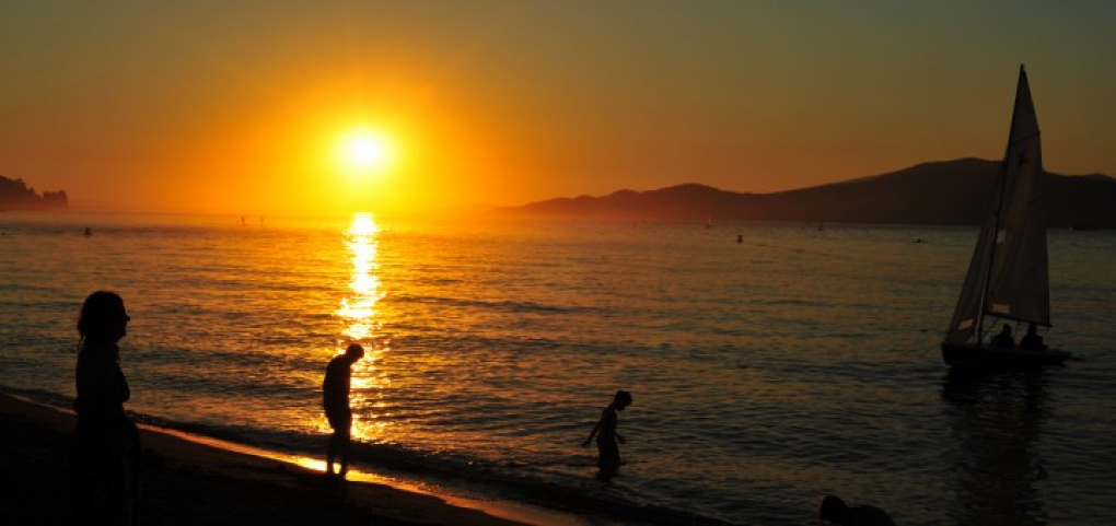 /place/plyazh-sunset-720x340.jpg