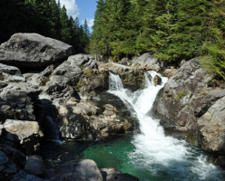 Водопады Виджн (Widgeon Falls)