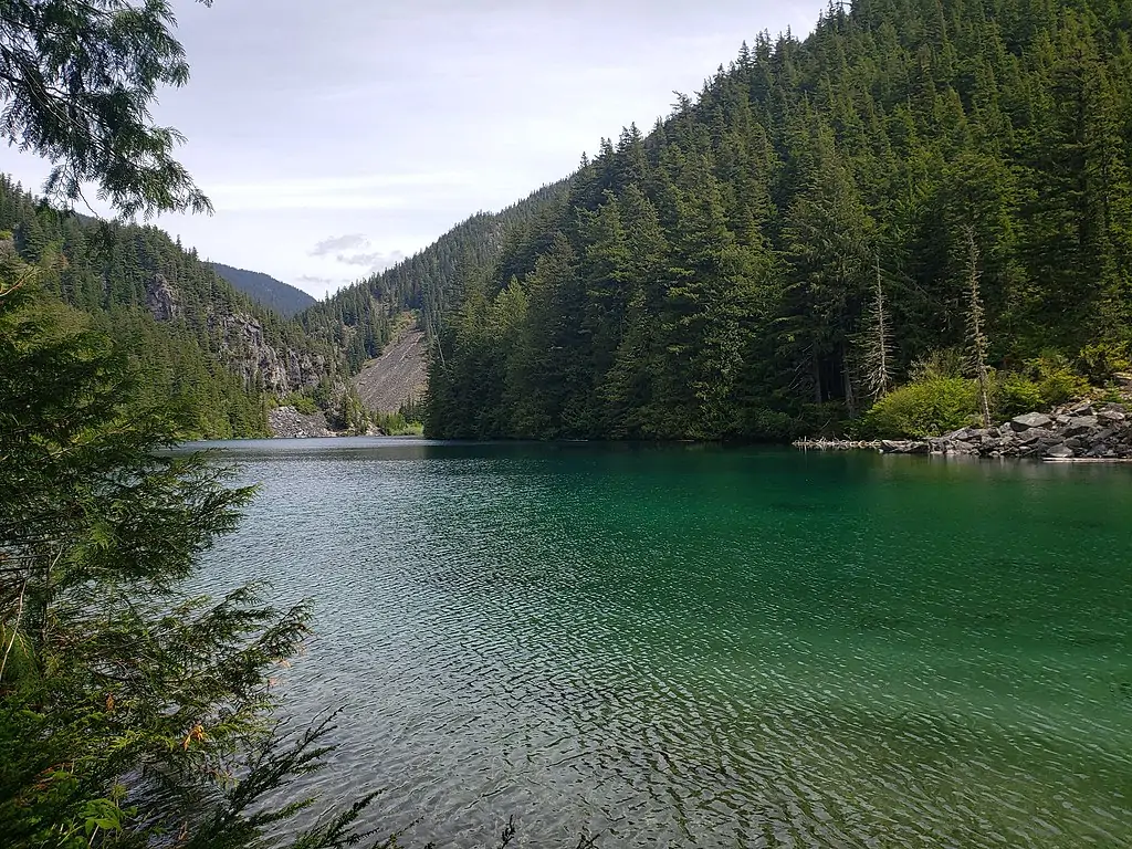 Lindeman Lake