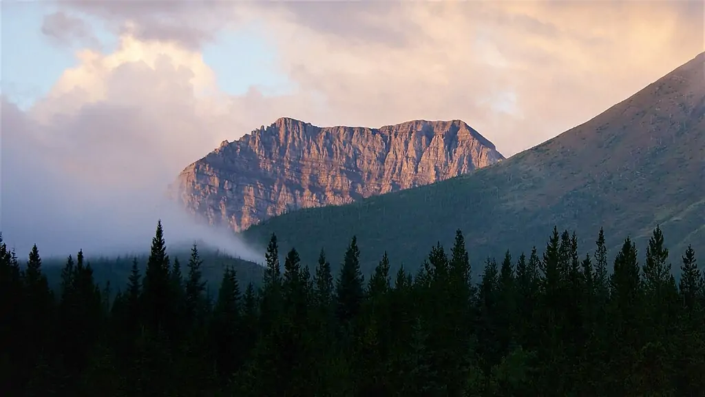Гора Страчейн (Mount Strachan)