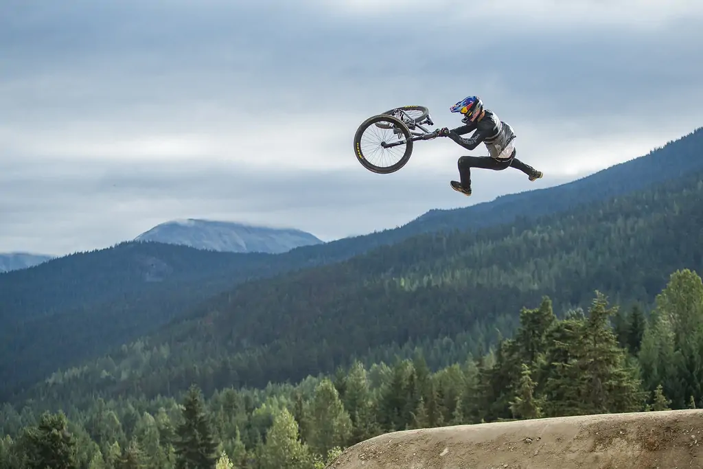 На велосипеде по красивым местам Британской Колумбии (ВИДЕО)
