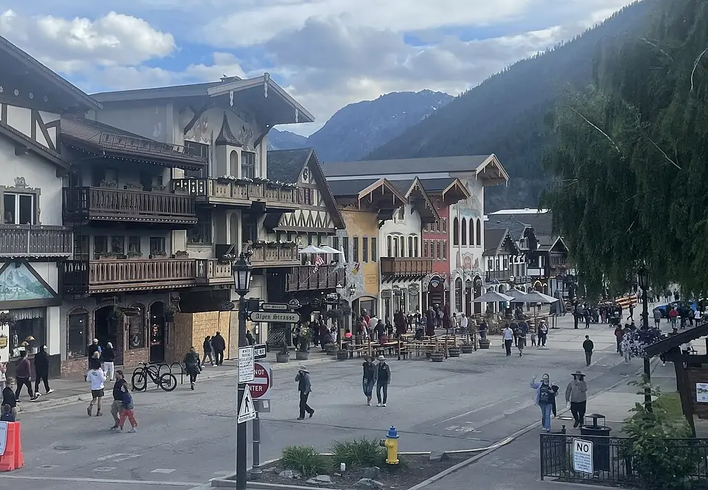 Пивной сад «DasBiergarten» в Ливенворт (Leavenworth,WA), штат Вашингтон