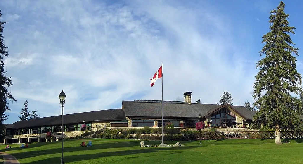 Домики в парке «Fairmont Jasper», Альберта