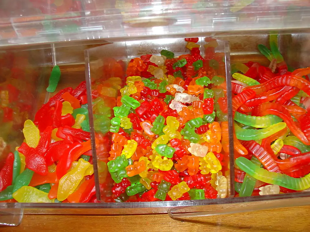 5. Фабрика в Северной Америке, изготовляющая конфеты «Swedish Fish»