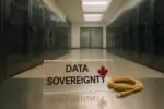 Современный коридор дата-центра с табличкой «Data Sovereignty» и кленовым листом, мягкий дневной свет
