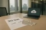 Документ с цифрой «20 GW» на столе и размытый серверный коридор на фоне, дневной свет